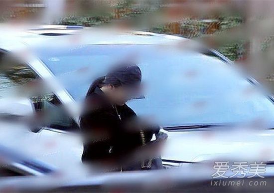杨采钰现身医院 网曝陈金飞女友杨采钰怀孕！
