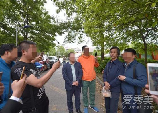 流浪大师直播走红 这到底是个什么梗？