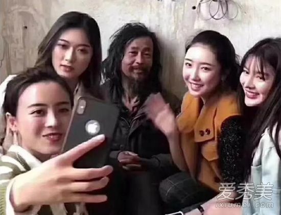 流浪大师直播走红 这到底是个什么梗？