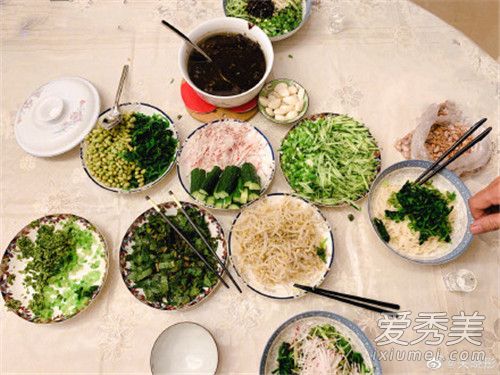 关晓彤学做炸酱面 这到底是个什么梗？