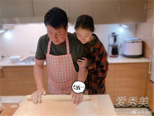 关晓彤学做炸酱面 这到底是个什么梗？