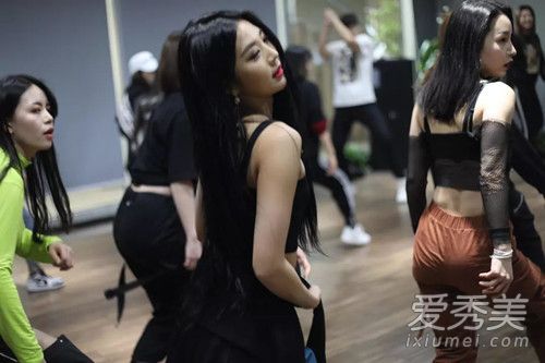 张艺兴mv黄金4秒中女舞伴是谁 金海恩个人资料照片