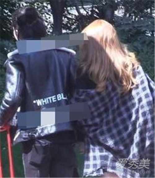 曝屈楚萧约会两女 这到底是个什么梗？