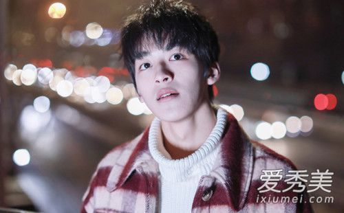 何洛洛家境优越 何洛洛哪一年出生家庭背景介绍