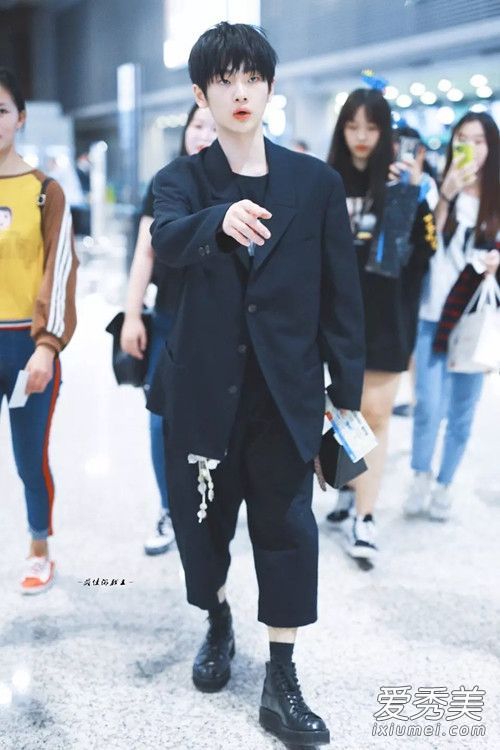 周震南是富二代吗 周震南爸爸妈妈是谁做什么的家庭背景介绍