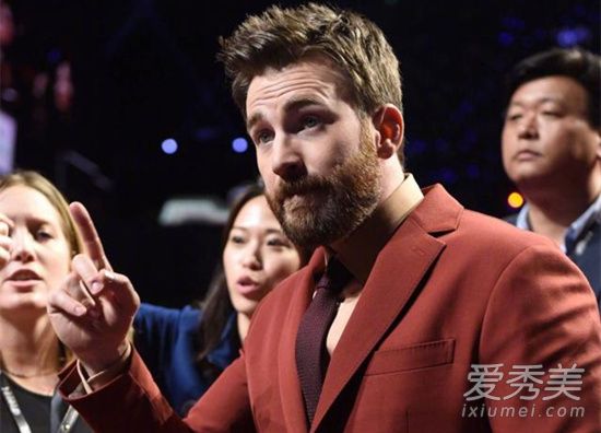 复联影迷盛典主持 这到底是个什么梗？