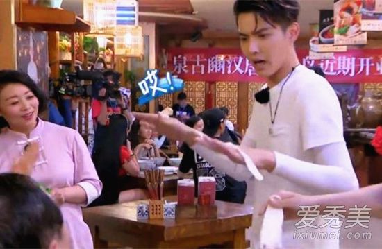 吴亦凡晒大碗宽面 这到底是个什么梗？