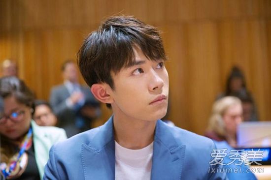 惊呆了!千玺出席青年论坛 这到底是个什么梗？