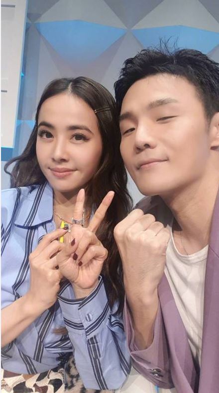 李荣浩蔡依林合影什么情况 这是到底是个什么梗