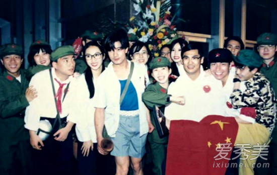 惊呆了!黎姿晒20年前旧照 这到底是个什么梗？
