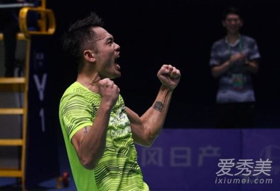 惊呆了!李宗伟为林丹颁奖 这到底是个什么梗？