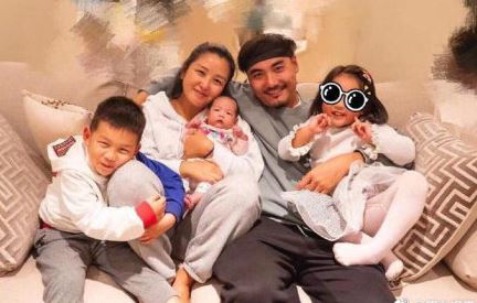 何洁三胎后首现身怎么回事 何洁现身观看儿子比赛身材发福