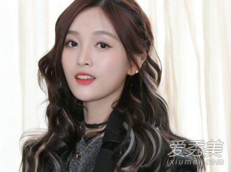 吴宣仪行李箱丢失这是什么梗 吴宣仪行李箱被私生饭劫走