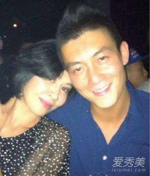 惊呆了!刘嘉玲合影陈冠希 这到底是个什么梗?