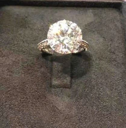 网传向佐求婚钻戒图是假的怎么回事 向佐郭碧婷求婚钻戒曝光