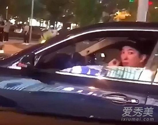 惊呆了!王思聪遭路人谩骂 这到底是个什么梗？