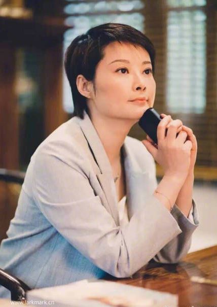 袁立宣布结婚是真的吗 袁立宣布结婚背后原因