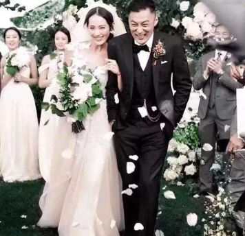余文乐带妻儿逛街怎么回事 余文乐带妻儿逛街什么情况