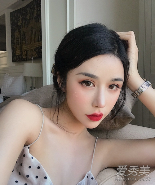胡一天女主发文 这到底是个什么梗?