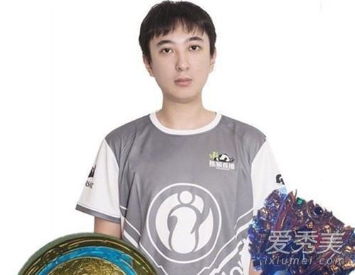 无状态点赞王思聪是怎么回事 这到底是个什么梗？