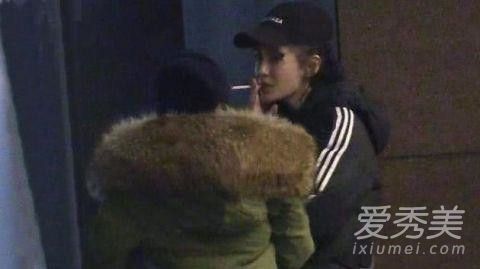 Angelababy抽烟被拍 这到底是什么梗？