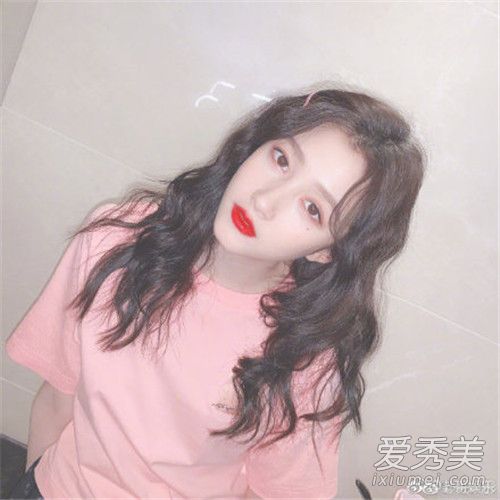 关晓彤班级合影照片 关晓彤班级合影什么样子