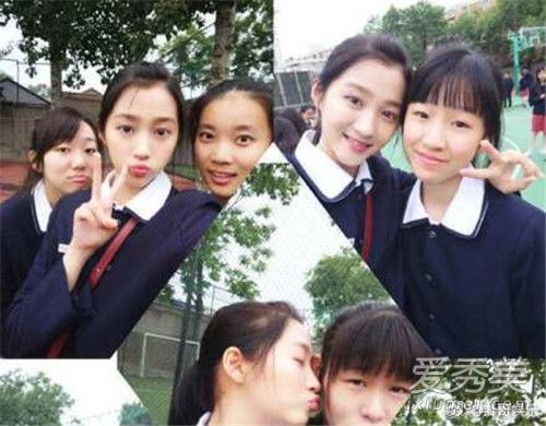 关晓彤班级合影照片 关晓彤班级合影什么样子