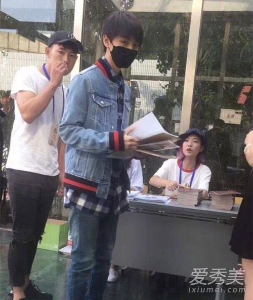 王俊凯北电开学 这到底是个什么梗？
