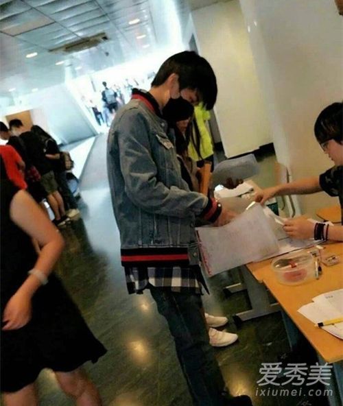 王俊凯北电开学 这到底是个什么梗？