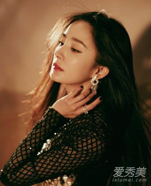 杨幂秘密看小糯米怎么回事 背后真相竟是为保护女儿！