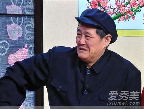 赵本山遭粉丝强抱怎么回事 背后原因曝光令人心疼又无奈