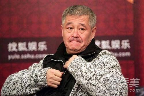 赵本山遭粉丝强抱怎么回事 背后原因曝光令人心疼又无奈