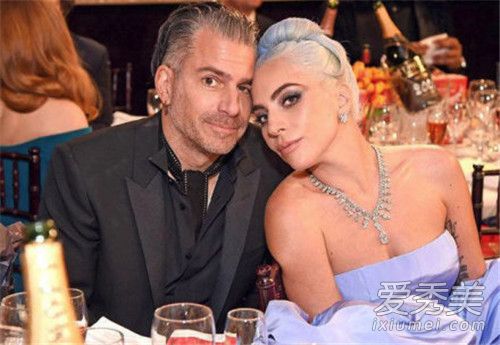 Lady Gaga取消婚约怎么回事 维持4个月婚约手上钻戒消失