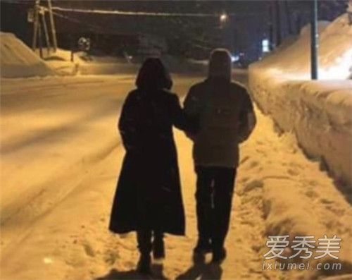 梁朝伟罕见秀恩爱怎么回事 梁朝伟秀恩爱照片