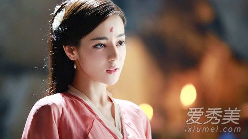 何炅骂迪丽热巴心机重背后真相 何炅为什么不喜欢热巴