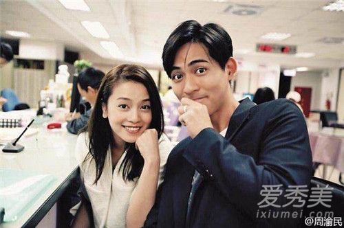 周渝民一家三口同框 携妻子女儿现身动物园画面温馨