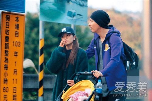 周渝民一家三口同框 携妻子女儿现身动物园画面温馨