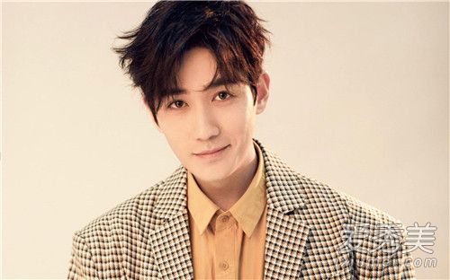 王栎鑫调侃朱一龙:左边娜扎右边热巴,谁不想活成他?