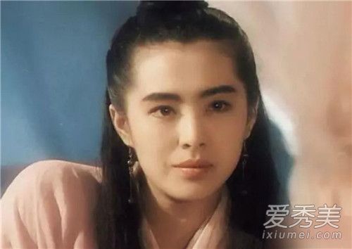 王祖贤正面照曝光 网友：完全看不出已经51岁了
