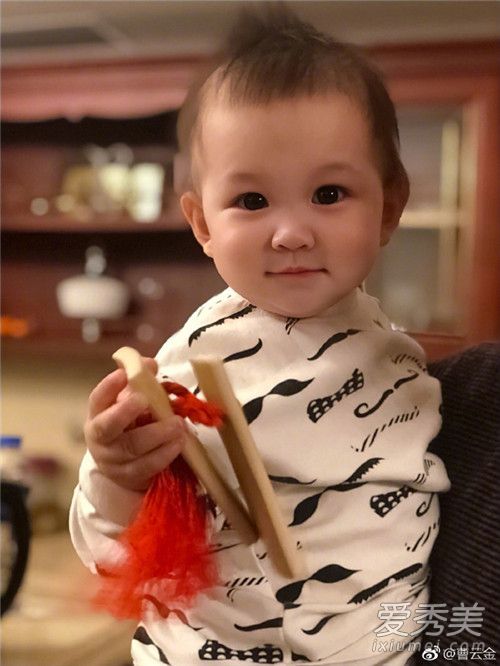 曹云金首晒女儿 称女儿大眼睛像自己被网友吐槽