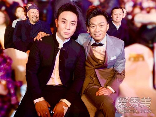 释小龙王宝强颁奖 刘诗诗被妈妈调侃长相不行 网曝徐峥夜会美女