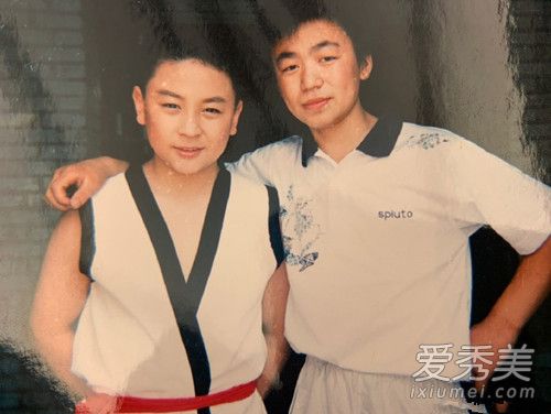 释小龙王宝强颁奖 刘诗诗被妈妈调侃长相不行 网曝徐峥夜会美女