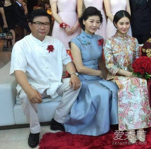释小龙王宝强颁奖 刘诗诗被妈妈调侃长相不行 网曝徐峥夜会美女