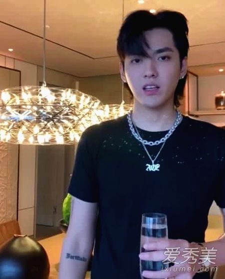 吴亦凡东北话回应李雪琴 李雪琴是北大的吗个人资料照片