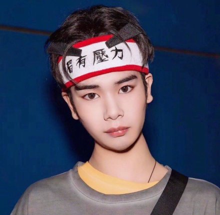 小吴拍时尚大片 网友P图撞脸多位男星