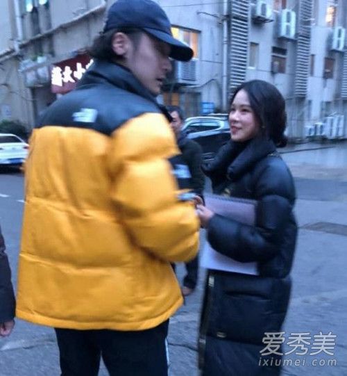 蒋劲夫回国后现身 胡子拉碴面容憔悴引粉丝心疼!