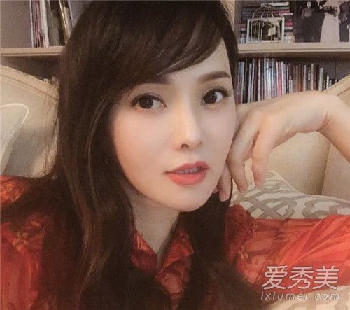 49岁伊能静发文谈年龄:不惧变老,选择优雅老去