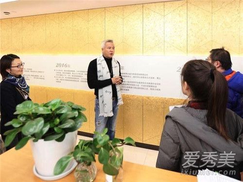 张庭公司直面非议 办媒体开放日疑似回应面膜毁容