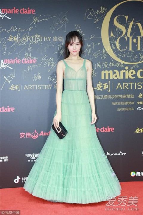 Baby杨幂倪妮唐嫣四小花同台比美 众星争艳你觉得谁最美？