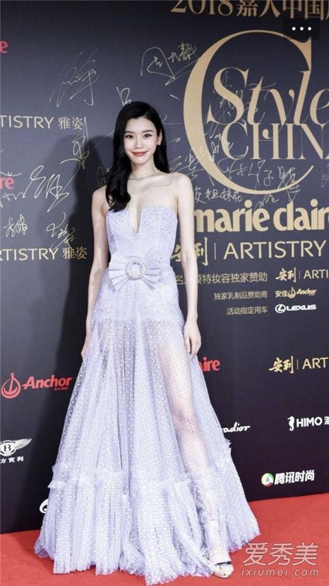 Baby杨幂倪妮唐嫣四小花同台比美 众星争艳你觉得谁最美？